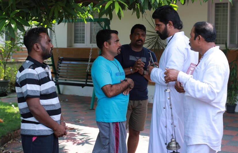  കേരള ജനത ഒറ്റക്കെട്ടായി നിന്ന് അതിജീവിച്ച 2018ലെ മഹാപ്രളയം പ്രമേയമാക്കി ജൂഡ് ആന്‍റണി ജോസഫ് സംവിധാനം ചെയ്ത ചിത്രമാണ് ‘2018 എവരിവണ്‍ ഈസ് എ ഹീറോ’.