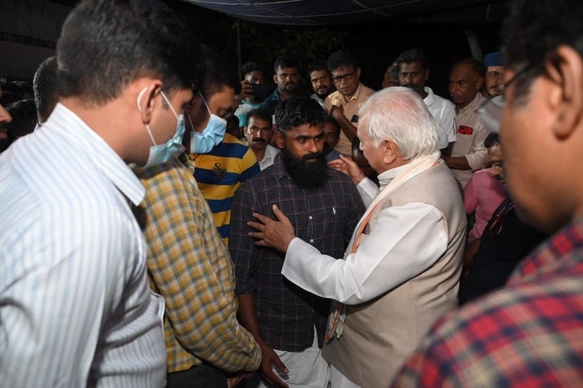  അപകടത്തില്‍ മരണപ്പെട്ടവരുടെ ബന്ധുക്കളെ ഗവര്‍ണര്‍ ആശ്വസിപ്പിച്ചു. തുടര്‍ന്ന് നടന്ന പ്രാര്‍തഥനയിലും അദ്ദേഹം പങ്കെടുത്തു.
