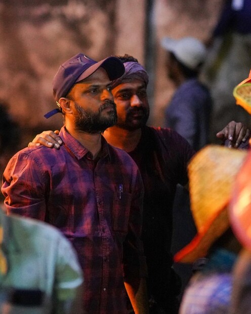  പല ഡിവിഷനുകളായി തിരിച്ച ഏതാനും കുടുംബങ്ങളുടെ മെലോഡ്രാമ കാണിച്ചാൽ യാഥാർത്ഥ്യം തേഞ്ഞുമാഞ്ഞുപോകില്ല. അതാരു ചെയ്താലും. അതുകൊണ്ട് 2018 സിനിമ രാഷ്ട്രീയമായും സർഗ്ഗാത്മകമായും ദയനീയമായി പരാജയപ്പെട്ട സൃഷ്ടിയാകുന്നു. മറിച്ചാകുമായിരുന്നു ഈ സിനിമ. എങ്കിലത് കലയുടെ സത്യസാക്ഷാത്കാരവുമാകുമായിരുന്നു.