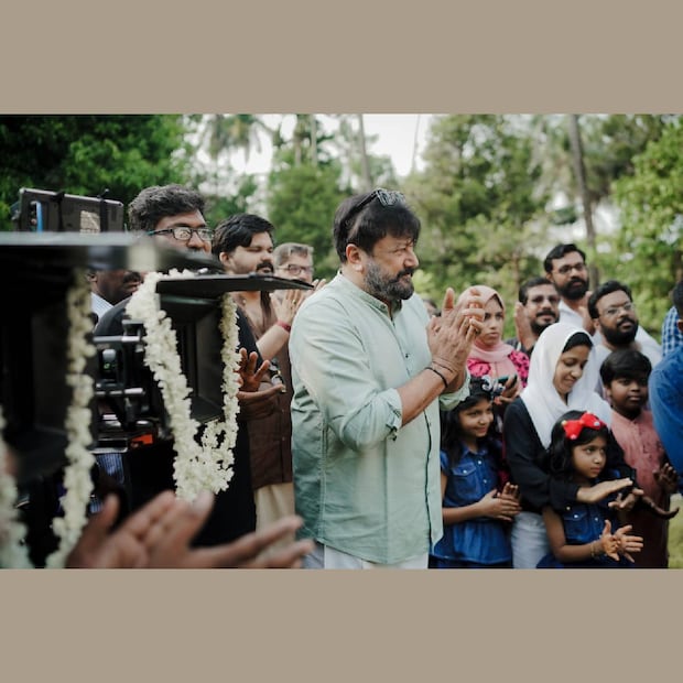  ജയറാം (Jayaram) നീണ്ട ഇടവേളയ്‌ക്കു ശേഷം കാക്കി അണിയുന്ന ചിത്രം 'അബ്രഹാം ഓസ്‌ലർ' ചിത്രീകരണം മെയ് 20 ശനിയാഴ്ച തൃശൂർ മിഷൻ ക്വാർട്ടേഴ്സിൽ ആരംഭിച്ചു. മിഥുൻ മാനുവൽ തോമസാണ് സംവിധാനം. ജയറാമാണ് ഈ ചിത്രത്തിലെ കേന്ദ്ര കഥാപാത്രമായ അബ്രഹാം ഓസ്‌ലർ എന്ന കഥാപാത്രത്തെ അവതരിപ്പിക്കുന്നത്