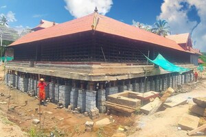 ആയിരത്തോളം വർഷം പഴക്കമുള്ള കുട്ടനാട്ടിലെ മങ്കൊമ്പ് ക്ഷേത്രം ആറടി ഉയർത്തുന്നു; ചെലവ് മൂന്നരക്കോടി