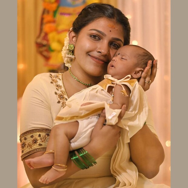  ആര്യ പാർവതി അനുജത്തി ആദ്യ പാർവതിക്കൊപ്പം