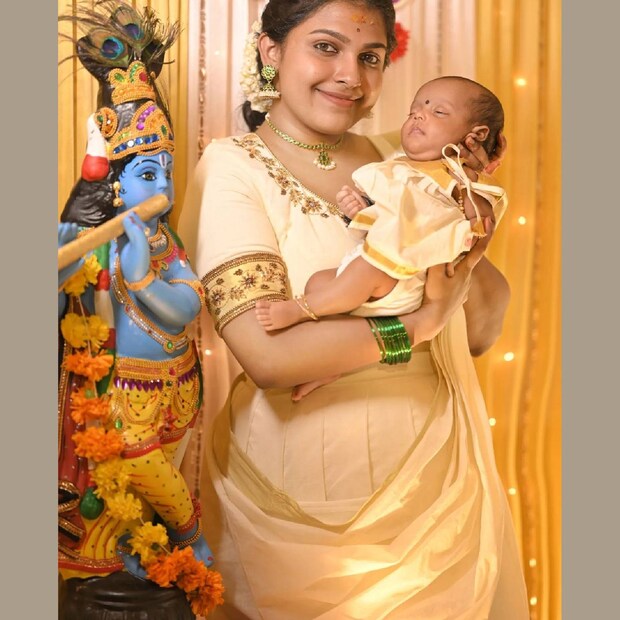  ഫോണിലൂടെ അച്ഛൻ വിഷയം അവതരിപ്പിച്ചപ്പോൾ ആര്യ തുടക്കത്തിൽ ഞെട്ടി. എന്നാൽ നാണക്കേട് എന്ന് കരുതിയില്ല. താൻ വർഷങ്ങളായി ആഗ്രഹിച്ച കാര്യമാണ് അപ്പോൾ മുന്നിൽ വന്നതെന്നും ആര്യ