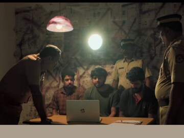 ഡാർക്ക് ഷെയ്ഡ്സ് ഓഫ് എ സീക്രെട്