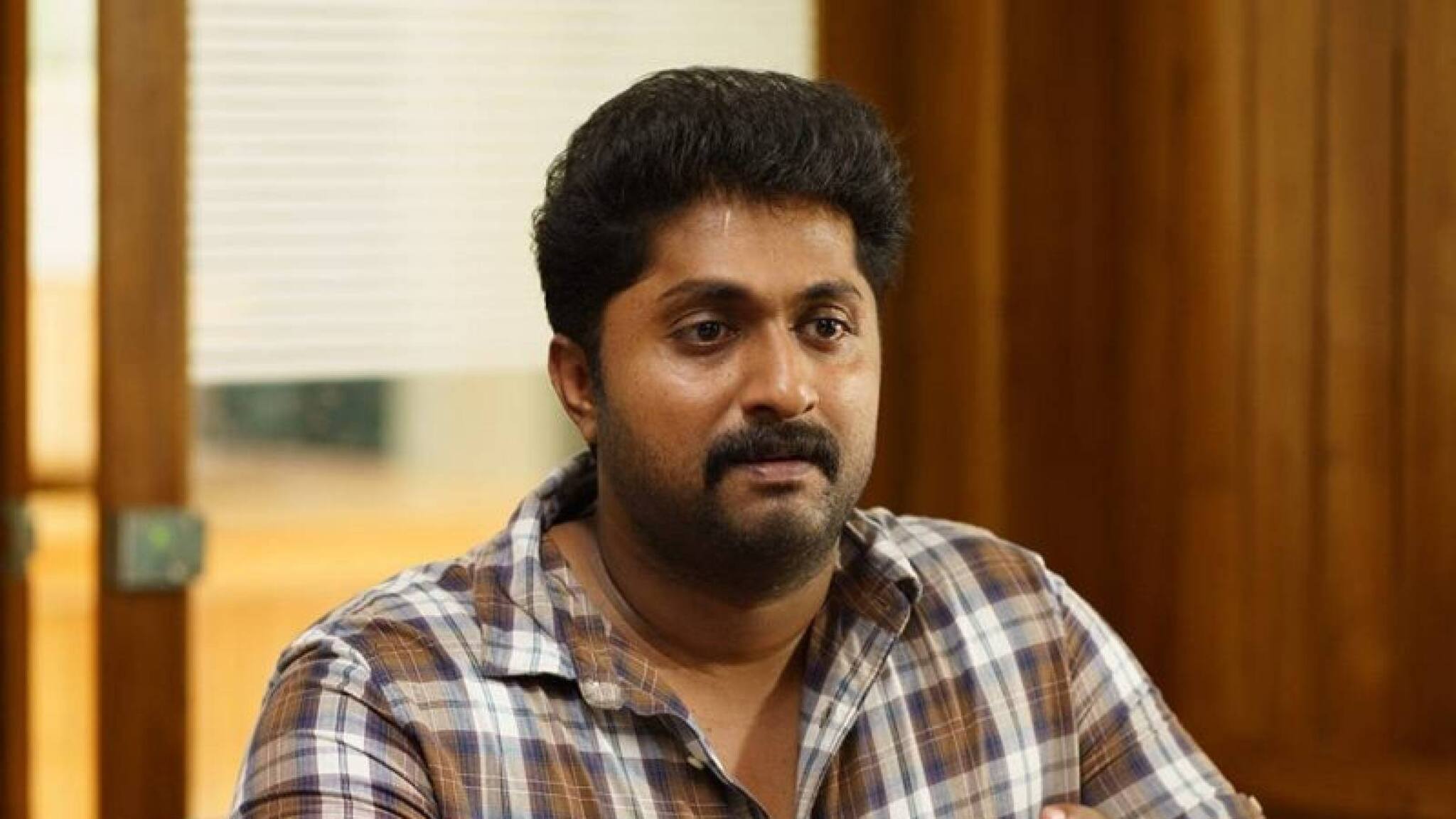 വ്യാപാരികൾ തടഞ്ഞു; കട്ടപ്പനയിൽ ധ്യാൻ ശ്രീനിവാസൻ സിനിമയുടെ ചിത്രീകരണത്തിനിടെ പ്രതിസന്ധി