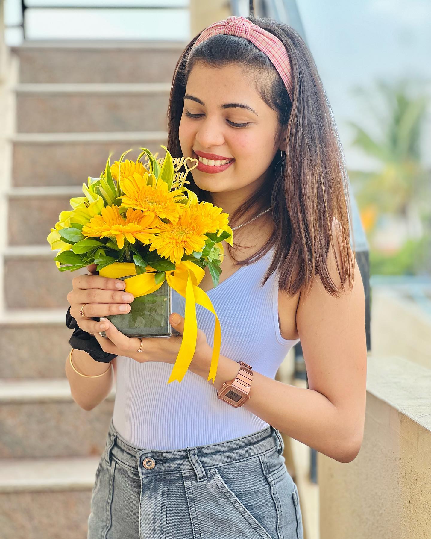  എപ്പോഴാണ് അഭിനയ രംഗത്തെത്തുക എന്ന ചോദ്യത്തിന്, ഇപ്പോൾ മറ്റുള്ളവർക്ക് ആ ആഗ്രഹം തോന്നിത്തുടങ്ങിയപ്പോൾ, തനിക്ക് അഭിനയിക്കാൻ ആഗ്രഹം കുറഞ്ഞോ എന്ന് സംശയമുളളതായി ദിയ പറഞ്ഞു