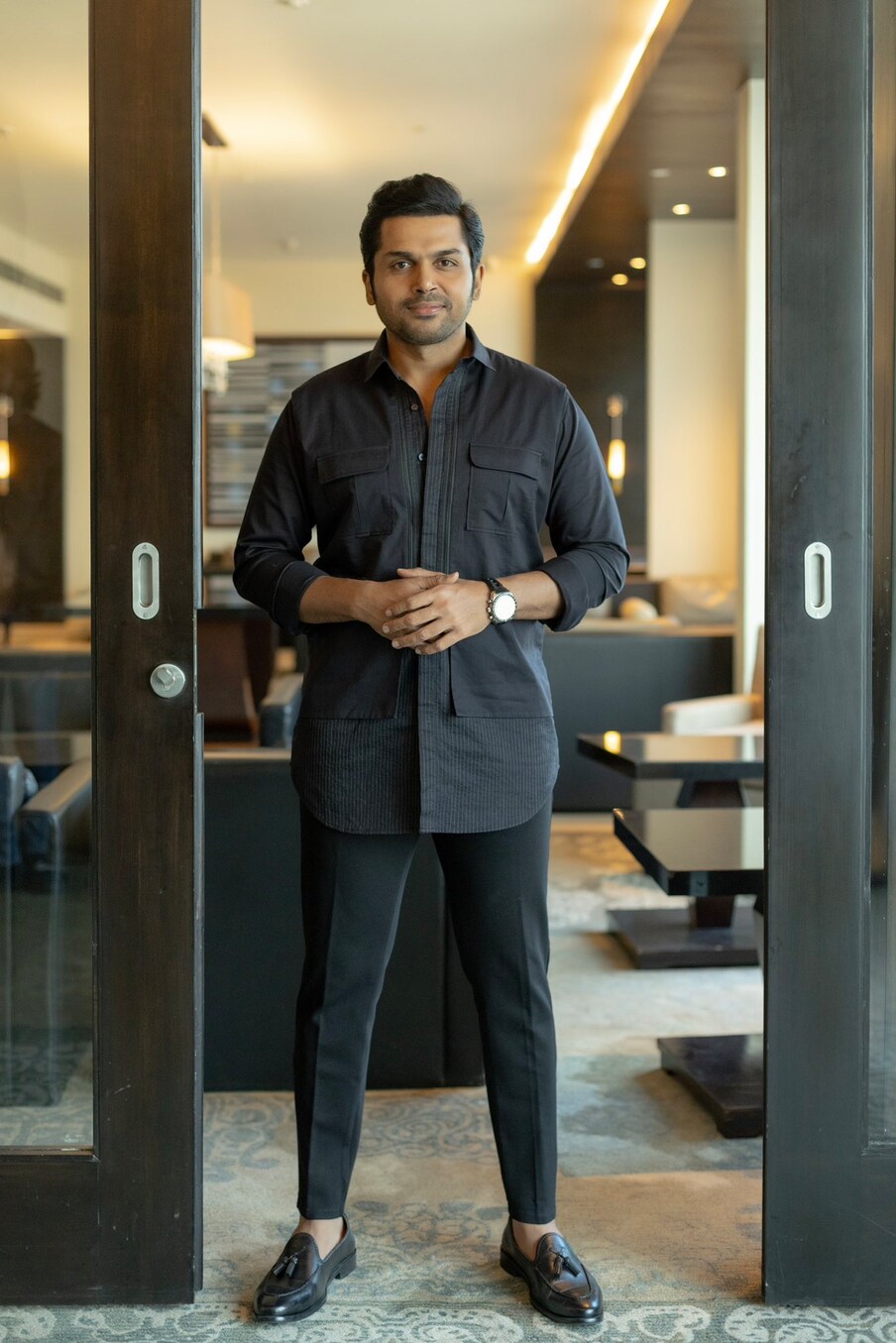  ചെന്നൈയിലെത്തിയ ഇരുവരും പൊന്നിയൻ സെൽവൻ 2 കണ്ടു. അതും ഒരു തവണയല്ല, നാല് തവണ. മാത്രമല്ല, തങ്ങളുടെ പ്രിയതാരമായ കാർത്തിയെ നേരിട്ടു കാണണമെന്ന ഇരുവരുടേയും ആഗ്രഹവും നിറവേറി.