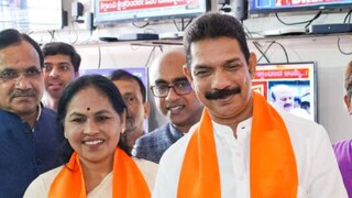 കർണാടക ബിജെപി അധ്യക്ഷൻ നളിൻ കുമാർ കട്ടീൽ കേന്ദ്ര സഹമന്ത്രി ശോഭ കരന്ദ്ലാജെയ്ക്കൊപ്പം (PTI) കർണാടക ബിജെപി അധ്യക്ഷൻ നളിൻ കുമാർ കട്ടീൽ കേന്ദ്ര സഹമന്ത്രി ശോഭ കരന്ദ്ലാജെയ്ക്കൊപ്പം (PTI)