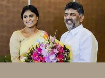 ഡി.കെ. ശിവകുമാറും, വൈ.എസ്. ശർമിളയും