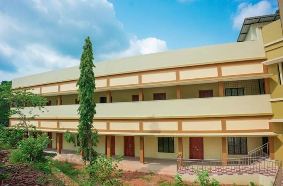  പുതിയ സ്കൂൾ കെട്ടിടങ്ങളുടെ നിർമ്മാണം കഴിഞ്ഞ ഏഴു വർഷം കൊണ്ടു കേരളത്തെ സംബന്ധിച്ചിടത്തോളം ഒരു വലിയ മാറ്റമാണ് ഉണ്ടാക്കിയത്. തകർച്ചയുടെ വക്കിലെത്തിയ സർക്കാർ/എയ്ഡഡ് വിദ്യാലയങ്ങളെ മികച്ച സൗകര്യങ്ങളൊരുക്കി കൈപ്പിടിച്ചുയർത്തിയ എൽ.ഡി.എഫ് സർക്കാരിന്റെ ഇച്ഛാശക്തിയുടേയും ജനങ്ങളോടുള്ള പ്രതിബദ്ധതയുടേയും ഫലമാണത് എന്ന് മുഖ്യമന്ത്രി