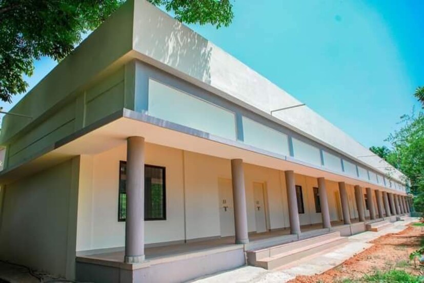  പൊതുസമൂഹത്തിന്റെ അകമഴിഞ്ഞ പിന്തുണയും ഇക്കാര്യത്തിൽ കേരളത്തിന്റെ കരുത്തായി മാറി. ഇനിയുമൊരുപാട് മികവിലേയ്ക്ക് നമ്മുടെ വിദ്യാലയങ്ങൾ ഉയരേണ്ടതുണ്ട്. അതിനായി ഈ പരിശ്രമത്തെ കൂടുതൽ ഒരുമയോടെ നമുക്കു മുന്നോട്ടു കൊണ്ടുപോകാം എന്നും മുഖ്യമന്ത്രി