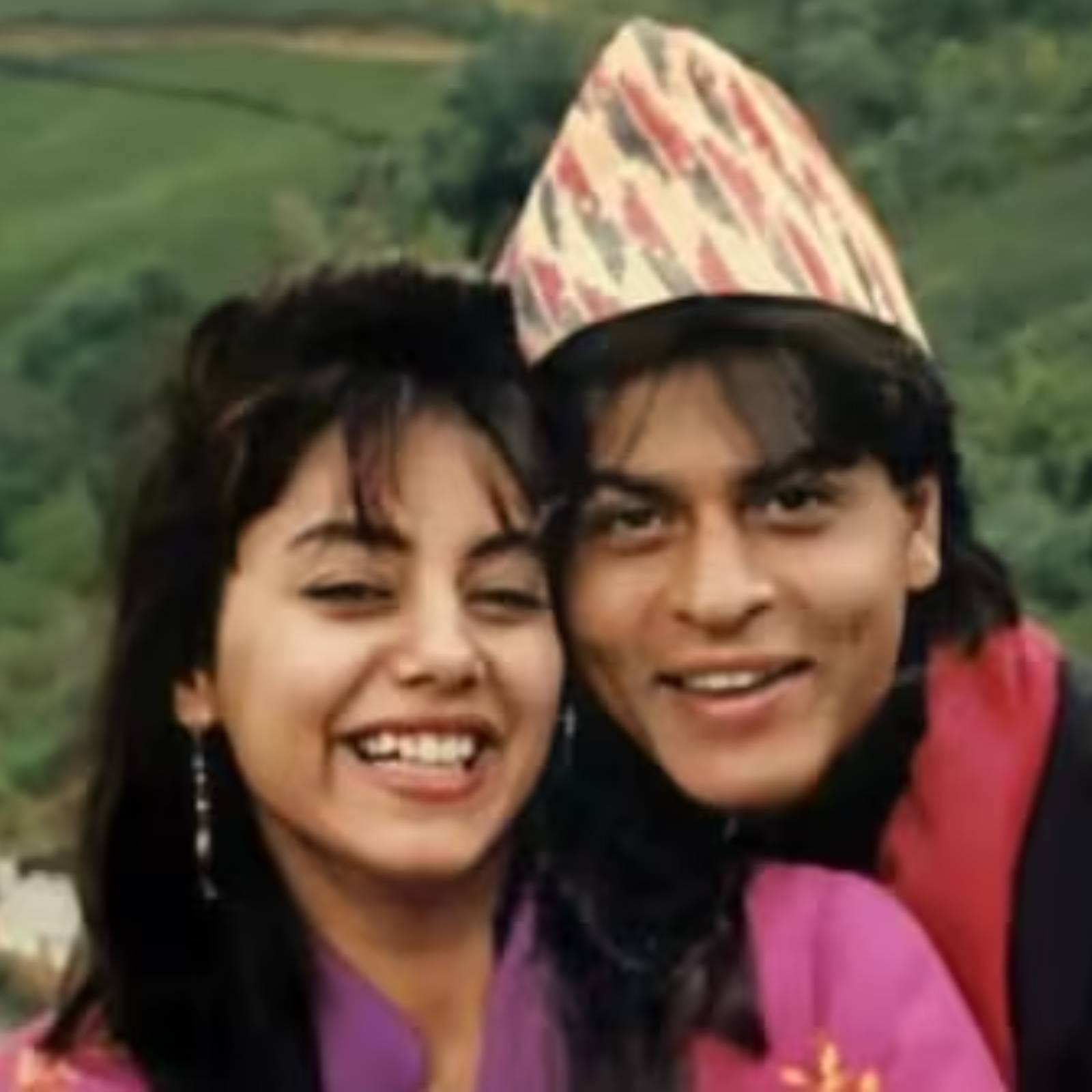  1991 ലായിരുന്നു ഷാരൂഖും ഗൗരിയും തമ്മിലുള്ള പ്രണയ വിവാഹം. വിവാഹം കഴിഞ്ഞ് ആദ്യനാളുകളിൽ ഷാരൂഖ് ഖാൻ കടുത്ത പൊസസ്സീവ് ആയിരുന്നുവെന്ന് പറയുന്ന ഗൗരി ഖാന്റെ വീഡിയോ ഇപ്പോൾ സോഷ്യൽമീഡിയയിൽ വൈറലാണ്.