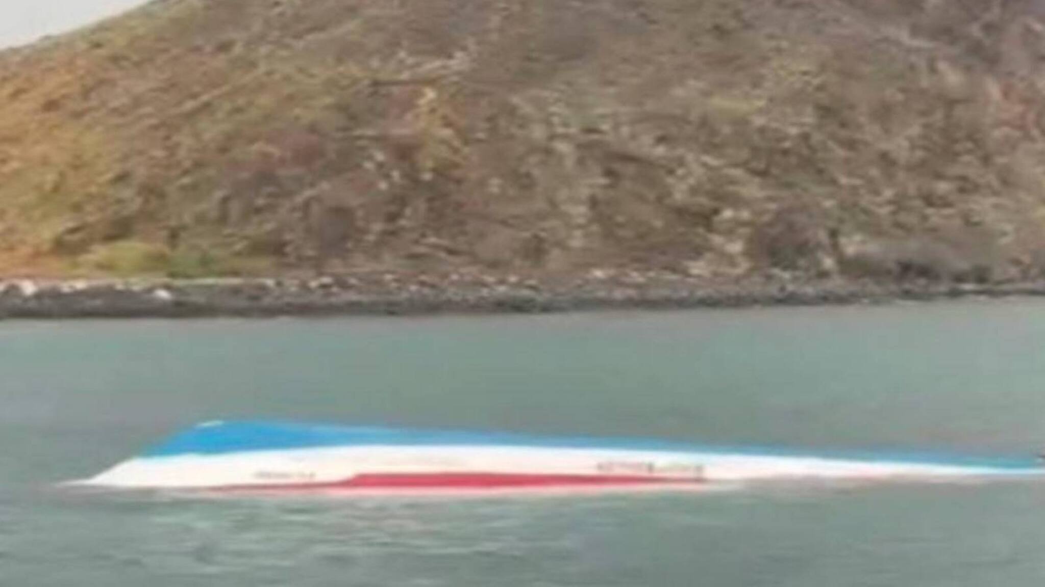 യുഎഇയിൽ ഇന്ത്യക്കാർ സഞ്ചരിച്ച വിനോദ സഞ്ചാര ബോട്ട് കടലിൽ മറിഞ്ഞ് അപകടം