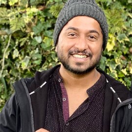 Vineeth Sreenivasan | ഇത്രേം കാലം വിനീത് ശ്രീനിവാസന്റെ പേരിൽ വിലസി, ഒടുവിൽ പിടിവീണു; വ്യാജനെ പൊക്കി താരം Vineeth Sreenivasan | ഇത്രേം കാലം വിനീത് ശ്രീനിവാസന്റെ പേരിൽ വിലസി, ഒടുവിൽ പിടിവീണു; വ്യാജനെ പൊക്കി താരം