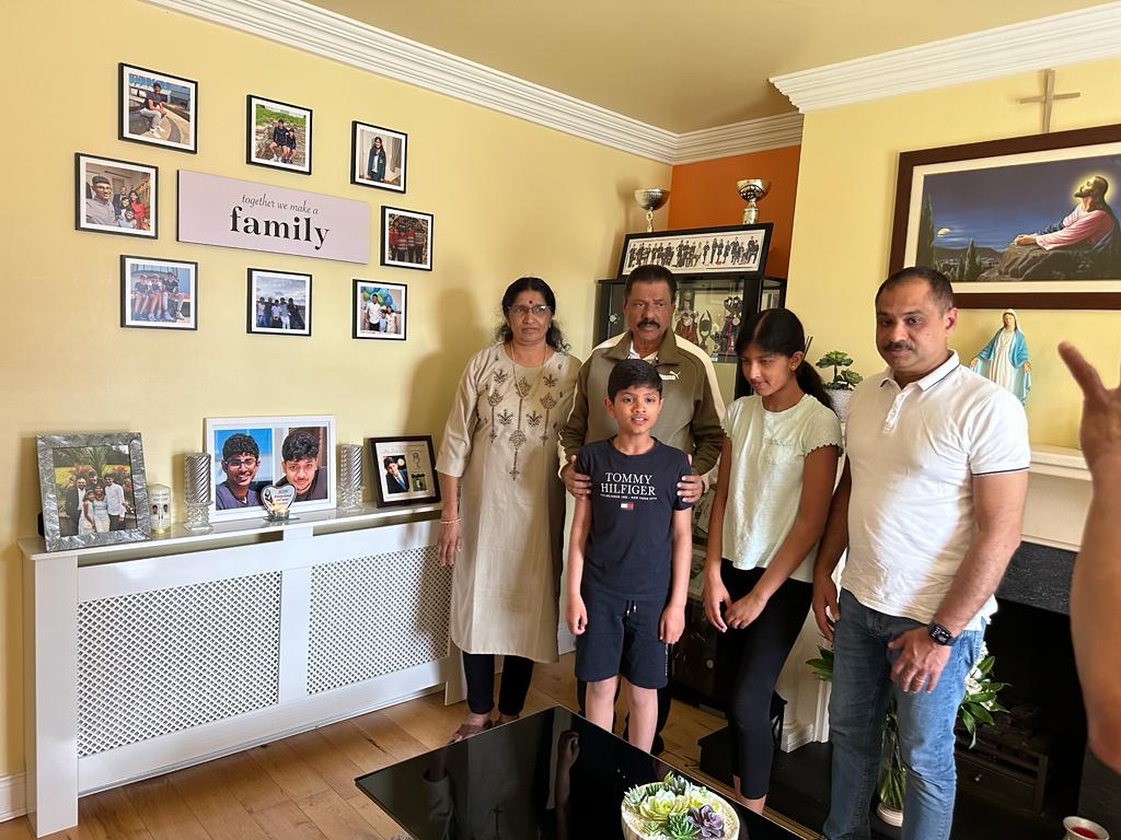  നോർത്തേൺ അയർലന്‍ഡില്‍ തടാകത്തിൽ മുങ്ങിമരിച്ച മലയാളി വിദ്യാർത്ഥികളുടെ കുടുംബാംഗങ്ങളെ സിപിഎം സംസ്ഥാന സെക്രട്ടറി എംവി ഗോവിന്ദന്‍ സന്ദര്‍ശിച്ചു.