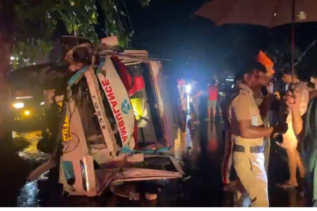  ന്യൂമോണിയ ബാധിച്ച്‌ കടുത്ത ശ്വാസതടസ്സം നേരിട്ട ഫെമിനയുമായി കുന്നംകുളത്തെ സ്വകാര്യാശുപത്രിയിലേക്ക്‌ വന്നിരുന്ന അൽ അമീൻ ആംബുലൻസാണ്‌ അപകടത്തിൽപ്പെട്ടത്‌.