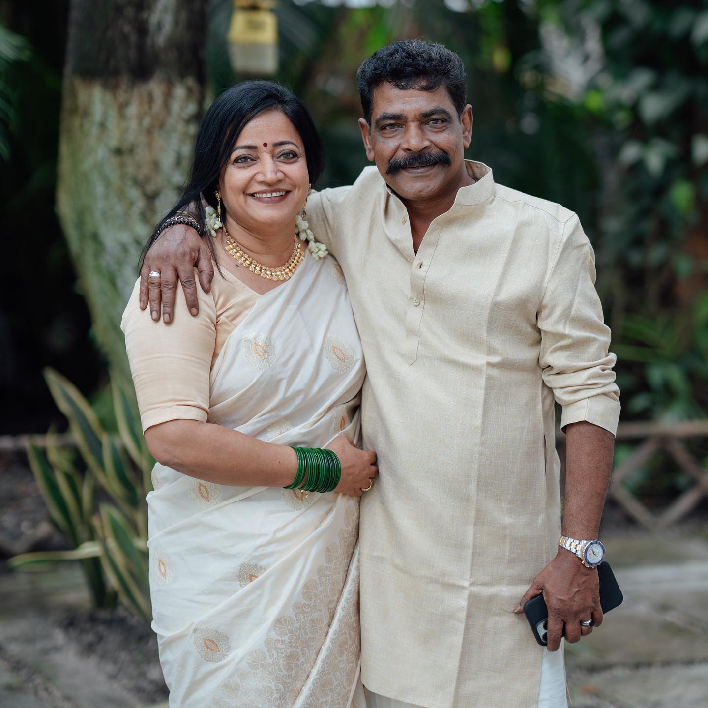  നടൻ മോഹൻലാലിനോടൊപ്പം മൂന്ന് പതിറ്റാണ്ടോളമായി ഒപ്പമുള്ളയാളാണ് ആന്‍റണി പെരുമ്പാവൂർ‍. ആശീർ‍വാദ് സിനിമാസിന്‍റെ ഉടമകൂടിയായ അദ്ദേഹം മലയാളത്തിലെ ശ്രദ്ധേയനായ നിർ‍മ്മാതാവും നടനും കൂടിയാണ്.
