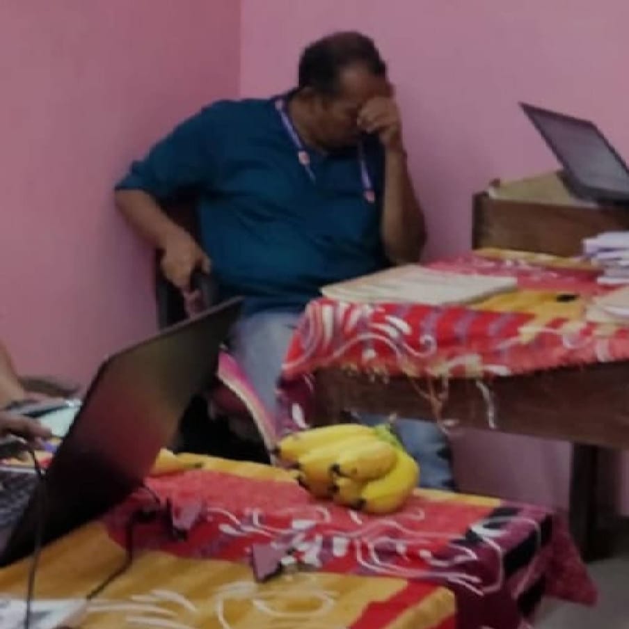  അതേസമയം വീട് വെക്കാനാണ് താൻ പണം കൂട്ടവെച്ചതെന്ന് സുരേഷ് കുമാർ വിജിലൻസിന് മൊഴി നൽകി. സ്വന്തമായി കാറോ ഇരുചക്രവാഹനമോ ഇല്ല. നല്ലൊരു വീട് വെക്കണമെന്ന ആഗ്രഹം കൊണ്ടാണ് ഇത്രയധികം പണം കൂട്ടിവെച്ചത്. അവിവാഹിതനായതിനാല്‍ ശമ്പളം അധികം ചെലവാക്കേണ്ടി വരാറില്ലെന്നുമാണ് ഇയാൾ വിജിലൻസിനോട് പറഞ്ഞു.