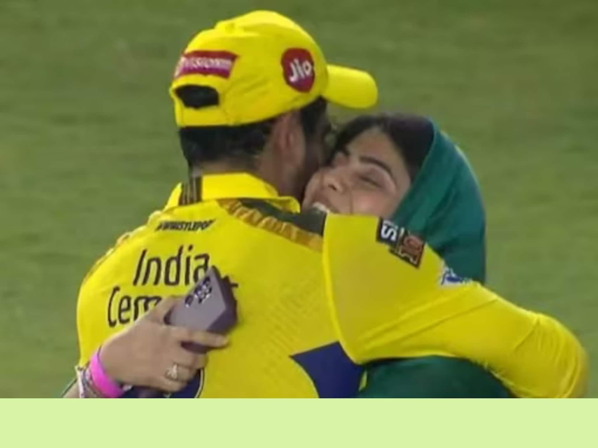 Ravindra jadeja| ആവേശവിജയം; ഭാര്യ റിവാബയെ കെട്ടിപ്പിടിച്ച് സന്തോഷം പങ്കിട്ട് രവീന്ദ്ര ജഡേജ