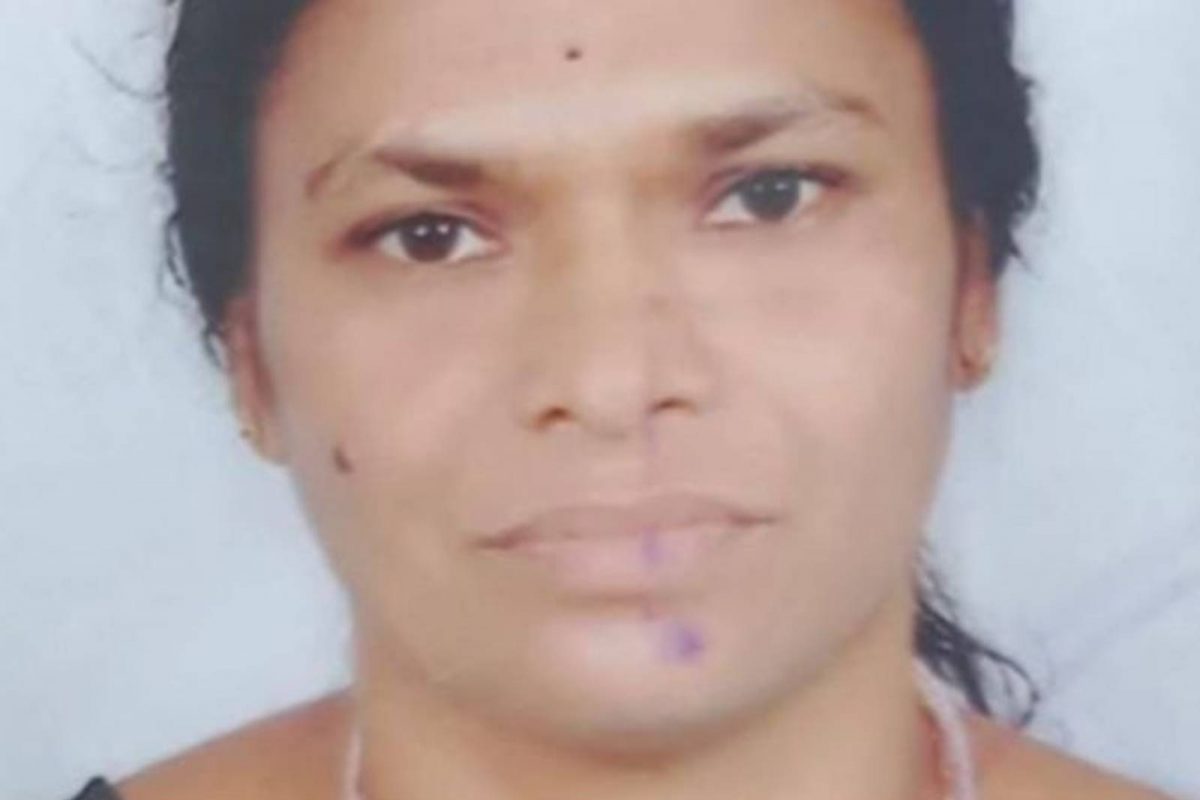 ഒരു വശത്തെ ഭിത്തി ഇടിഞ്ഞു ഷിജിയുടെ തലയിലൂടെ വീഴുകയായിരുന്നു.