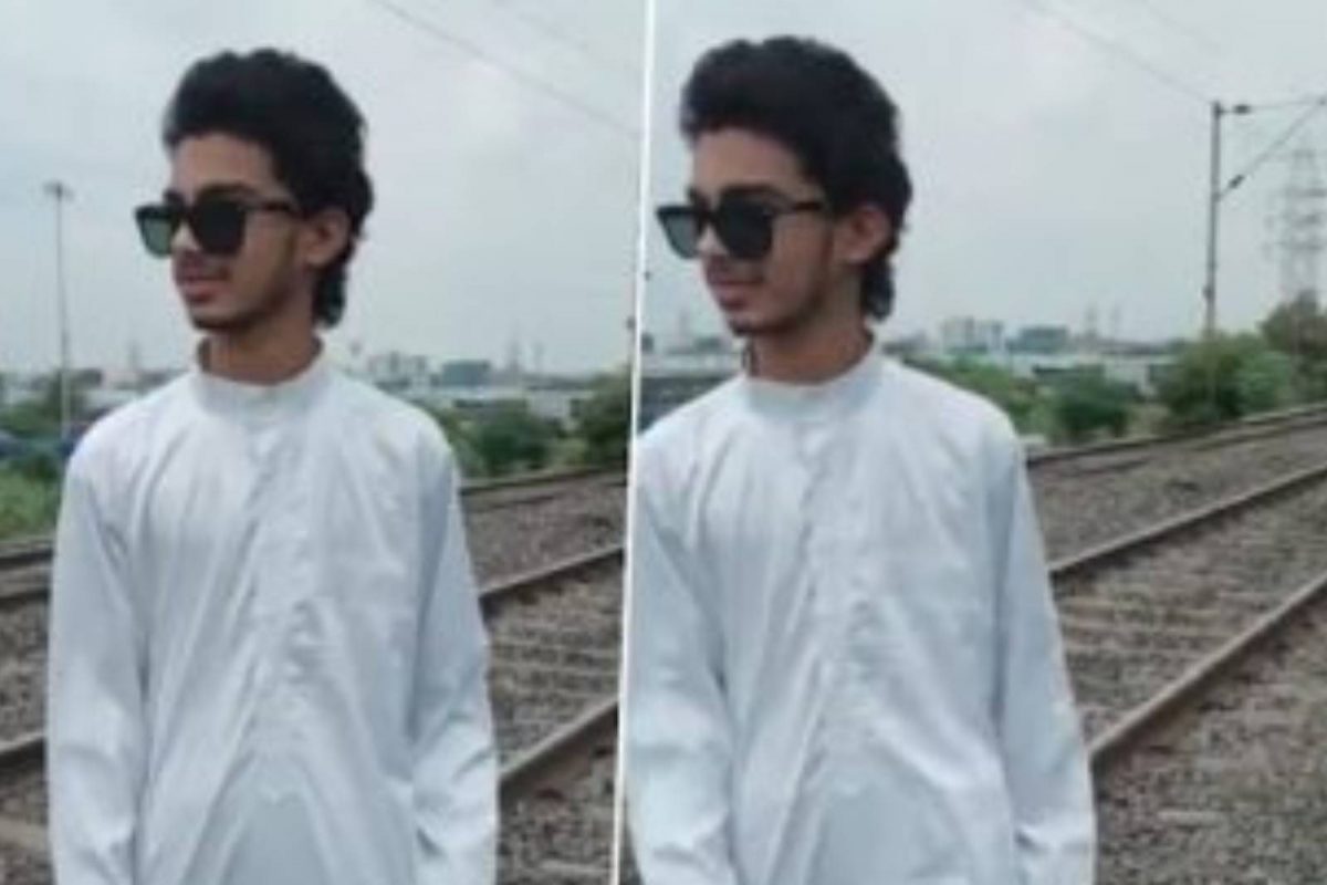 വേഗത്തിലോടുന്ന ട്രെയിൻ ബാഗ്രൗണ്ടിൽ ലഭിക്കാനായി പാളത്തിനോട് ചേർന്ന് നിന്നായിരുന്നു ഷൂട്ടിംഗ്. 