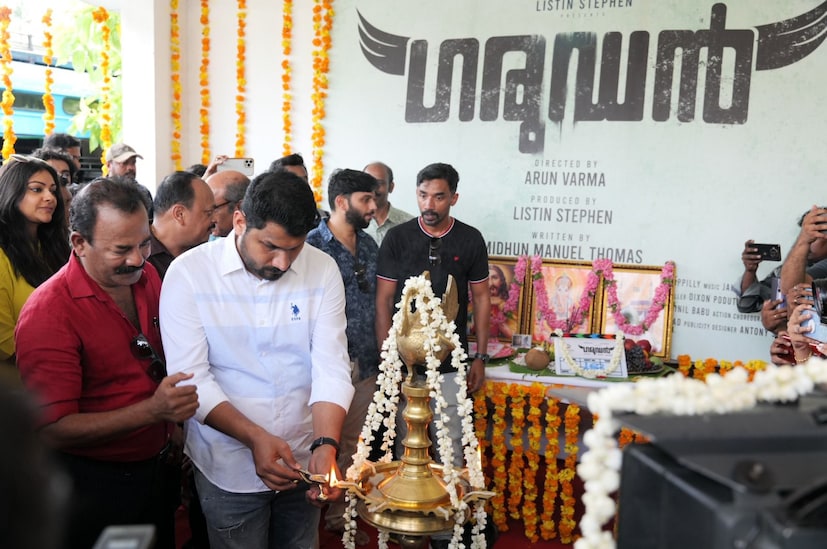  ചിത്രത്തിന്റെ കോ- പ്രൊഡ്യൂസർ ജസ്റ്റിൻ സ്റ്റീഫൻ, ലൈൻ പ്രൊഡ്യൂസർ- സന്തോഷ് കൃഷ്ണൻ, എക്സിക്യൂട്ടീവ് പ്രൊഡ്യൂസർ- നവീൻ പി. തോമസ്. അഡ്മിനിസ്ട്രേഷൻ ആൻഡ് ഡിസ്ട്രിബ്യൂഷൻ ഹെഡ് ബബിൻ ബാബു, പ്രൊഡക്ഷൻ കൺട്രോളർ ഡിക്സൺ പൊടുത്താസ്, പ്രൊഡക്ഷൻ ഇൻ ചാർജ് അഖിൽ യശോധരൻ. മേക്കപ്പ് റോണക്സ് സേവ്യർ, കോസ്റ്റ്യൂം സ്റ്റെഫി സേവ്യർ, മാർക്കറ്റിങ്- ഒബ്‌സ്ക്യുറ, മാർക്കറ്റിംഗ് കൺസൾട്ടന്റ്- ബിനു ബ്രിങ് ഫോർത്ത്, ഡിസൈൻസ്- ആന്റണി സ്റ്റീഫൻ, പി.ആർ.ഒ.- വാഴൂർ ജോസ്, മഞ്ജു ഗോപിനാഥ്