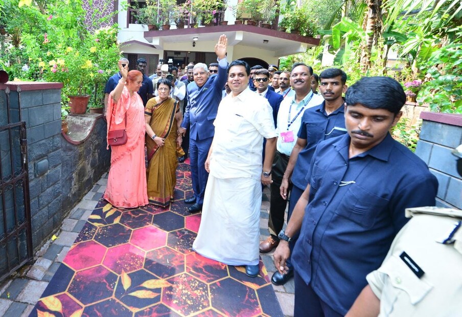  ശിഷ്യർ ഉന്നത സ്ഥാനങ്ങളിൽ എത്തുന്നതാണ് അധ്യാപകർക്ക് ചരിതാർഥ്യം നൽകുക.