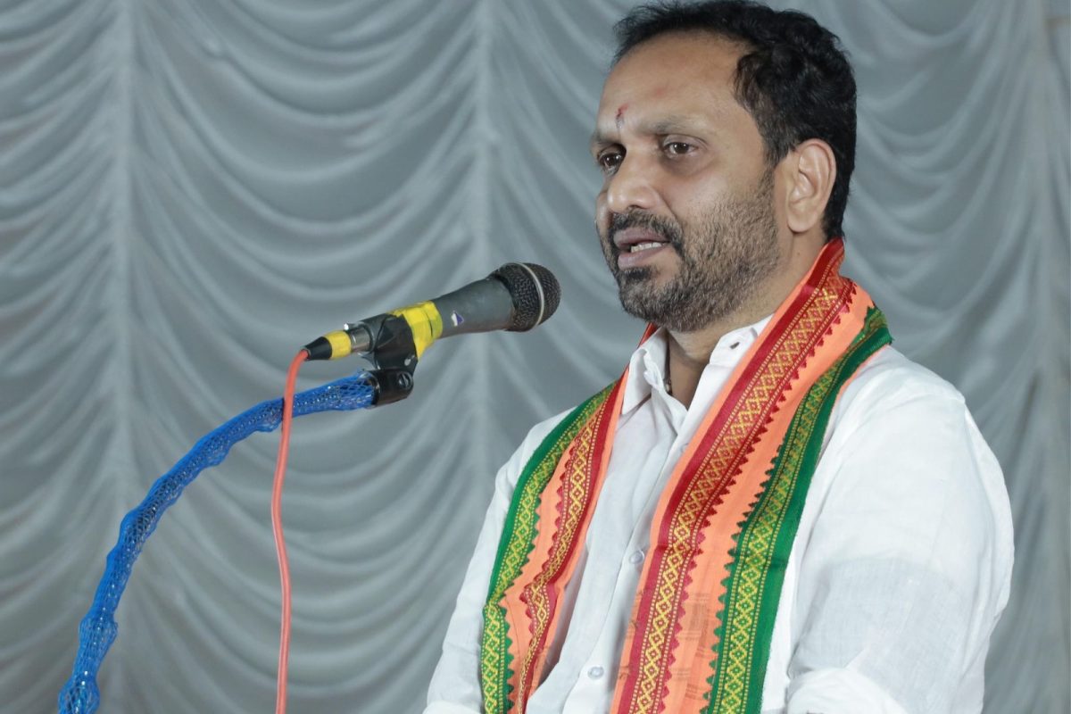 തങ്ങൾക്ക് ഇഷ്ടമല്ലാത്ത സിനിമകൾ തിയ്യേറ്ററുകളിൽ പ്രദർശിപ്പിക്കേണ്ടതില്ലെന്ന നിലപാട് തിയ്യേറ്റർ ഉടമകൾ കൈക്കൊള്ളുന്നത് സിനിമാ മേഖലയ്ക്ക് ഗുണം ചെയ്യില്ലെന്ന് സുരേന്ദ്രന്‍ പറഞ്ഞു