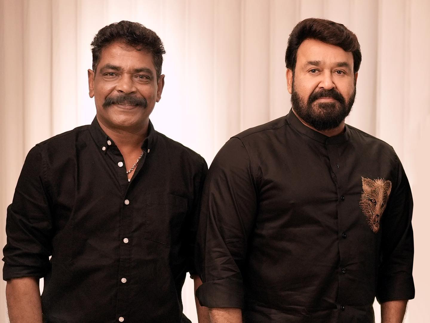  പ്രിയപ്പെട്ട ആന്‍റണിക്ക് സന്തോഷ ജന്മദിനാശംസകള്‍. ശാന്തിക്കും ആന്‍റണിക്കും വിവാഹവാ‍ർഷിക ആശംസകൾ, ജീവിതത്തിൽ ദൈവം എന്നും സന്തോഷം നിറയ്ക്കട്ടെ എന്നുമാണ് ചിത്രങ്ങൾ പങ്കുവെച്ച് ലാൽ കുറിച്ചിരിക്കുന്നത്.