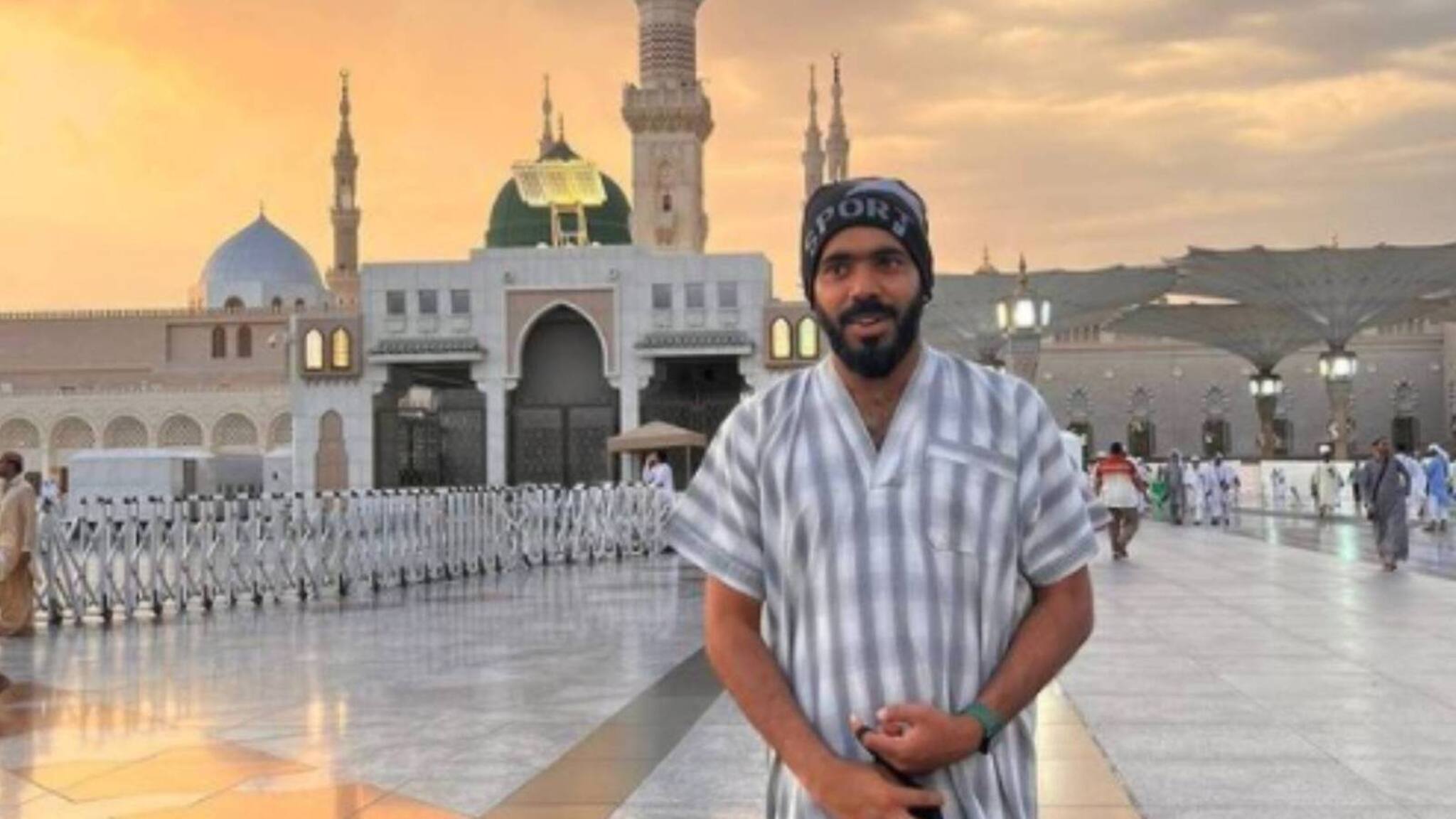 ഹജ്ജിനായി  മലപ്പുറത്തുനിന്ന് കാൽനടയായി യാത്ര ചെയ്ത ശിഹാബ് ചോറ്റൂർ മദീനയിൽ