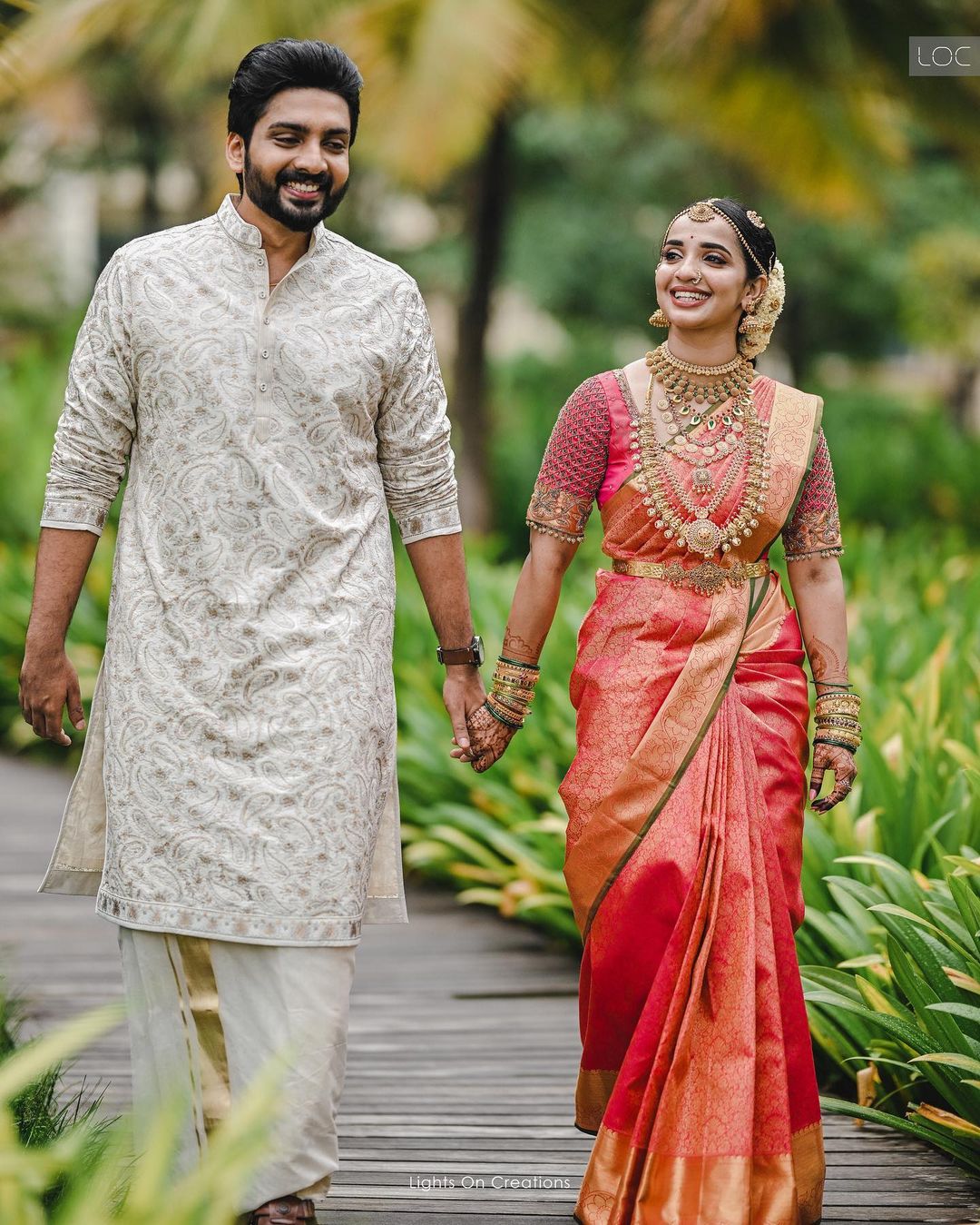  പ്രണയ വിവാഹമല്ല, തീർത്തും അറേൻജ്‌ഡ്‌ മാര്യേജ് ആണ് എന്നായിരുന്നു മാളവികയുടെ പ്രതികരണം. ഇവർ തമ്മിൽ റിയാലിറ്റി ഷോയിൽ വച്ചുള്ള പരിചയം ഉണ്ടെന്ന് മാത്രമേയുള്ളൂ എന്നും മാളവിക. അന്നും തേജസുമായുള്ള കോമ്പിനേഷനിൽ പലപ്പോഴും താൻ വഴക്കിട്ടിരുന്നു എന്ന് മാളവിക പറഞ്ഞിരുന്നു