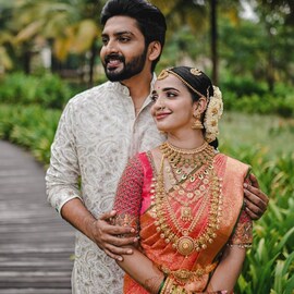 Malavika Krishnadas | ഇത് റിയാലിറ്റി ഷോയിൽ തുടങ്ങിയ പ്രണയമല്ല; മാളവിക കൃഷ്ണദാസ്, തേജസ് വിവാഹചിത്രങ്ങൾ