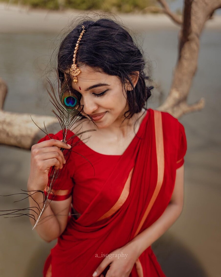  ഇന്‍സ്റ്റഗ്രാമില്‍ ഒമ്പത് ലക്ഷത്തോളം ആളുകളാണ് മമിതയെ ഫോളോ ചെയ്യുന്നത്. (Photo- Mamitha Baiju/ instagram)