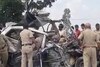 മൈസൂരുവിൽ ബസും കാറും കൂട്ടിയിടിച്ച് രണ്ട് കുട്ടികൾ ഉൾപ്പടെ 10 പേർ മരിച്ചു