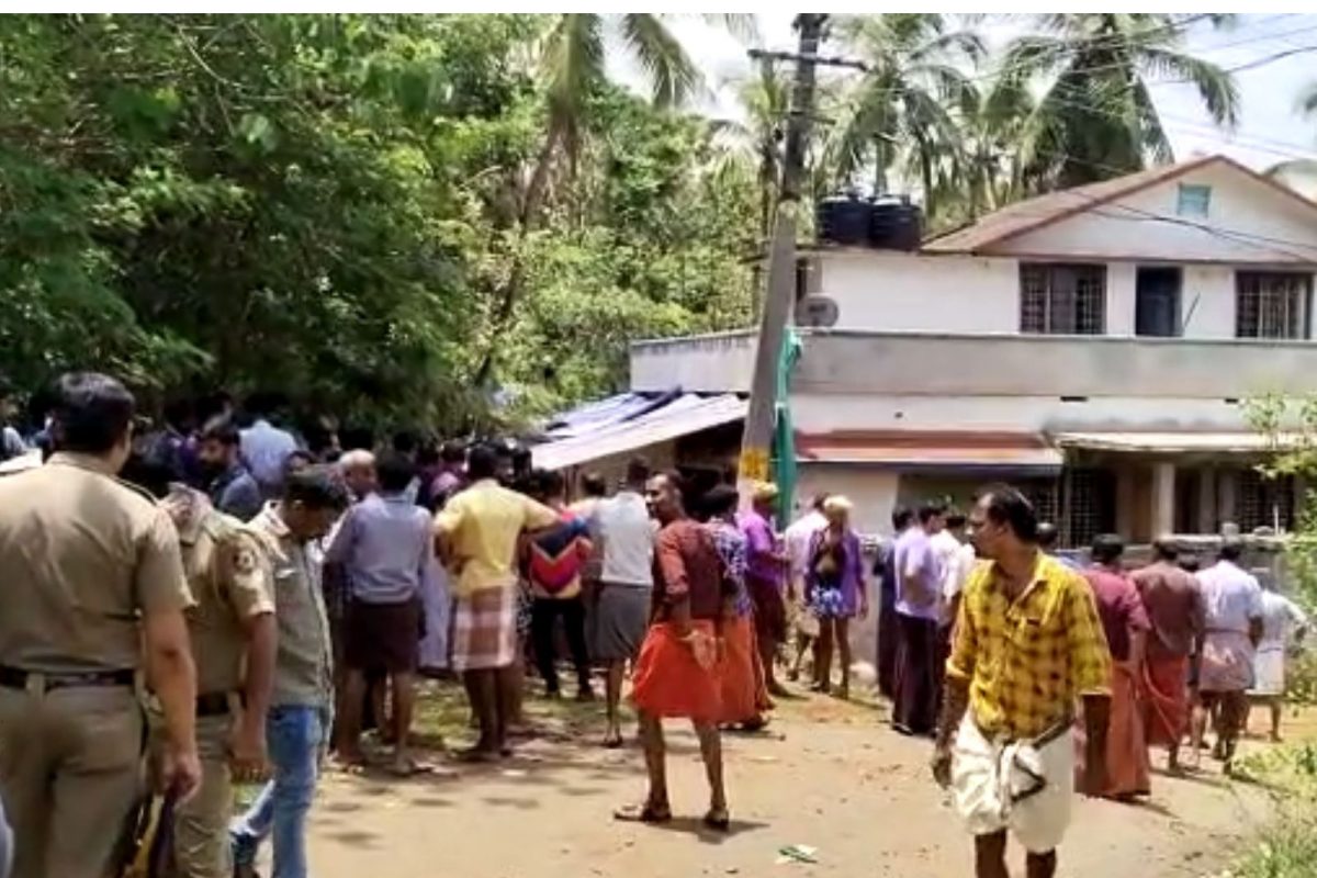  സ്ഫോടനത്തിൽ ശരീരാവശിഷ്ടങ്ങൾ കണ്ടെത്തി. എന്നാൽ ഇതാരുടേതാണെന്ന് സ്ഥിരീകരിച്ചിട്ടില്ല. വീട്ടുടമയെ കാണാനില്ലെന്ന് പൊലീസ് പറയുന്നു