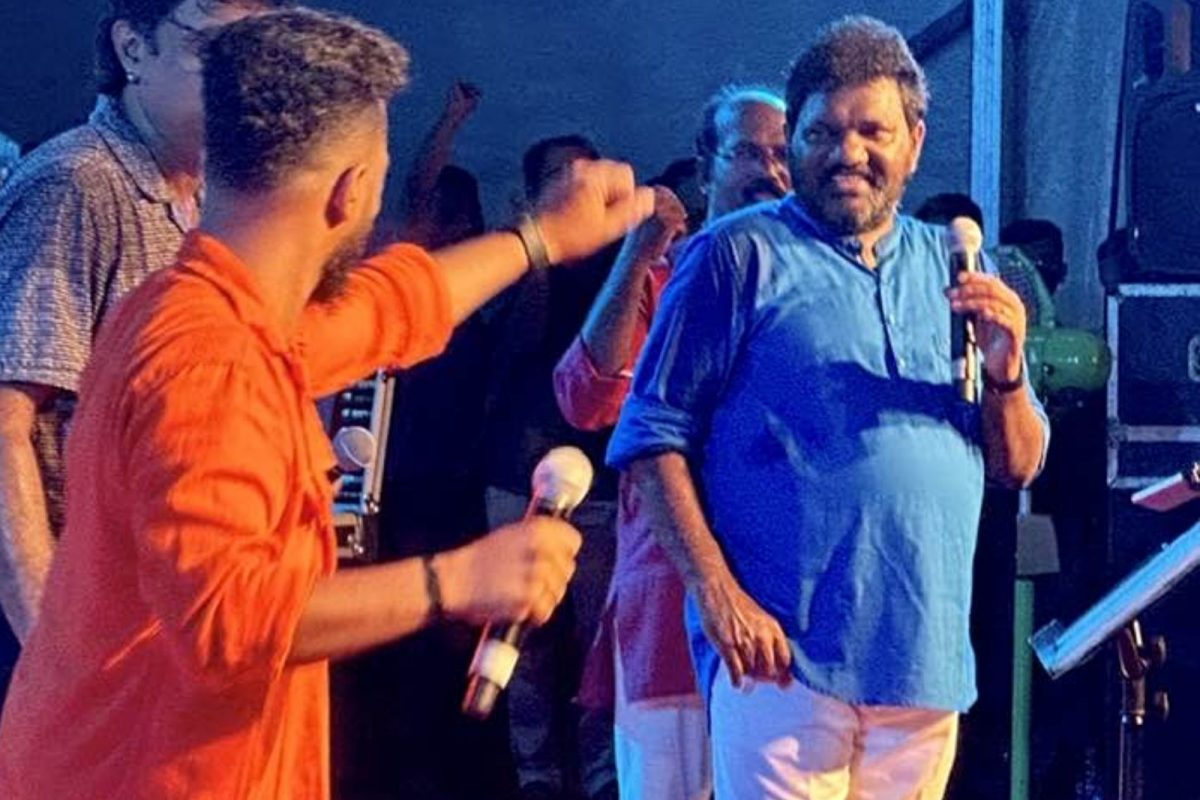  ''ഞാന്‍ ഈ ജില്ലക്കാരനല്ലേ? പത്തനംതിട്ട ജില്ലക്കാരനാണ് ഞാന്‍. സ്റ്റീഫന്‍ ദേവസി ഒറ്റപ്പാലത്തുകാരനാണ്. പന്തളം ബാലന്‍ പത്തനംതിട്ട ജില്ലയിലുള്ളയാളാണ്. എന്താണ് പ്രശ്‌നം? എന്റെ നിറമാണ് പ്രശ്‌നം, എന്റെ ജാതിയാണ് പ്രശ്‌നം. എന്താ എനിക്ക് വാലില്ല. എന്നെ അംഗീകരിക്കുന്ന ലക്ഷ കണക്കിന് ആളുകളുണ്ട് കേരളത്തില്‍. എനിക്ക് അതുമതി''- ഇതു എന്റെ പ്രതിഷേധമാണെന്നും പന്തളം ബാലന്‍ പറഞ്ഞു.