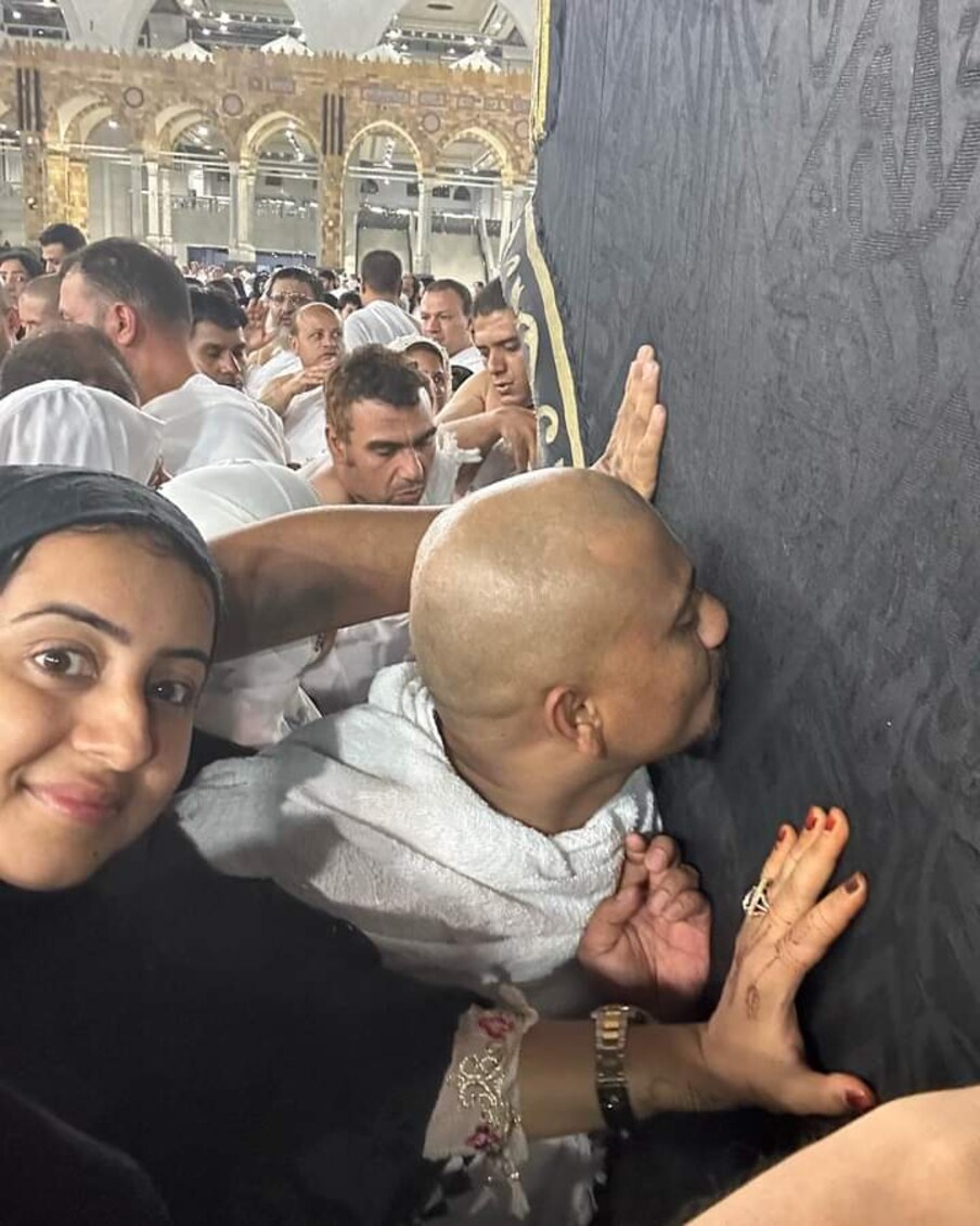  മക്കയിലെ താമസമുറിയില്‍ നിന്നും പുറത്തേക്കുള്ള കാഴ്ച അമൂല്യമായിരുന്നെന്നും ഹറമിലെ ഏറ്റവും മുകളില്‍ നിന്നുള്ള കാഴ്ചകള്‍ കാണാവുന്ന തരത്തിലായിരുന്നു താമസമെന്നും സഞ്ജന സോഷ്യൽ മീഡിയയിൽ കുറിച്ചു.