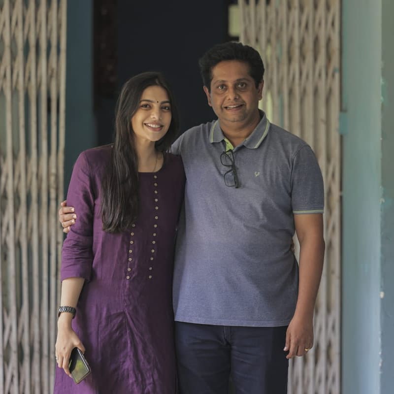  ബോളിവുഡ് സൂപ്പര്‍താരം സഞ്ജയ് ദത്താണ് ചിത്രത്തിലെ വില്ലന്‍. തൃഷയാണ് നായിക. മലയാളി താരം മാത്യു തോമസ് ചിത്രത്തിലൂടെ തമിഴില്‍ അരങ്ങേറ്റം കുറിക്കുന്നു.