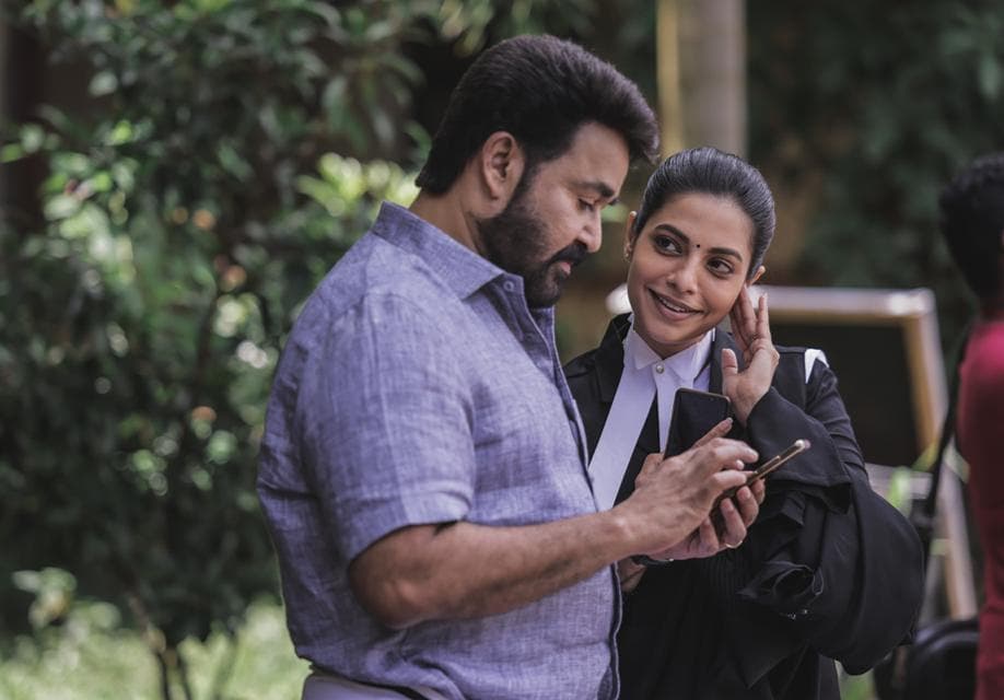  റിപ്പോര്‍ട്ടുകള്‍ പ്രകാരം തമിഴിലെ ഏറ്റവും ഉയര്‍ന്ന തുകയ്ക്ക് വിജയ് ചിത്രത്തിന്‍റെ ഓവര്‍സീസ് റൈറ്റസ് വിറ്റുപോയതായാണ് വിവരം. മണിരത്നത്തിന്‍റെ പൊന്നിയിന്‍ സെല്‍വനെയും കമലഹാസന്‍റെ വിക്രത്തെയും മറികടന്നാണ് ഇന്ത്യയ്ക്ക് പുറത്തുള്ള ലിയോയുടെ വിതരണാവകാശം വിറ്റുപോയത്.