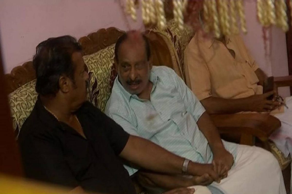 മുഖ്യമന്ത്രിയോട് ചില കാര്യങ്ങൾ പറയാൻ കുടുംബം തന്നെ ചുമതലപ്പെടുത്തി. അദ്ദേഹത്തെ കാണാൻ ശ്രമിച്ച് കാര്യങ്ങൾ അറിയിക്കുമെന്ന് സുരേഷ് ഗോപി പ്രതികരിച്ചു