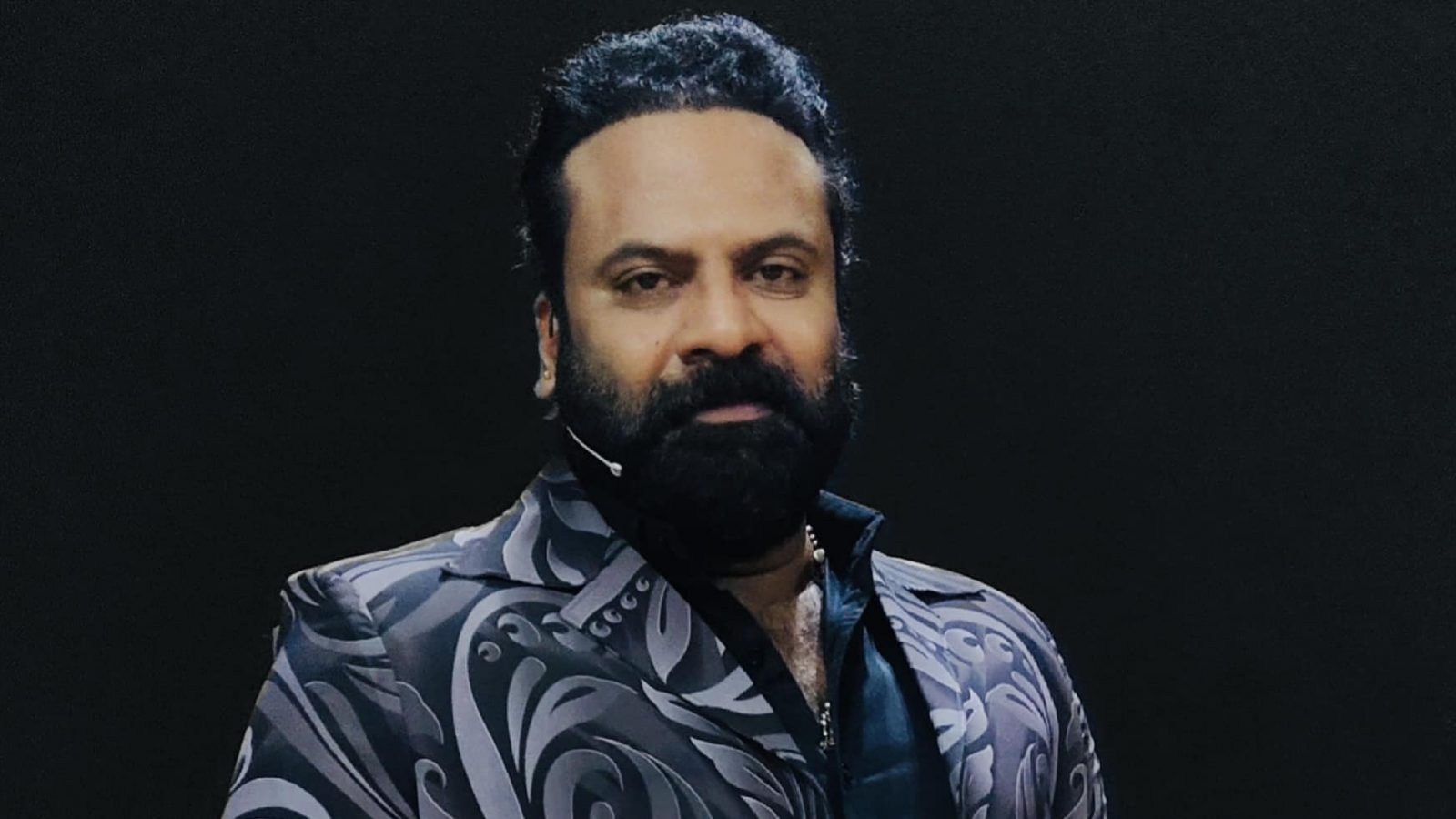  ഇപ്പോൾ പല്ല് , അടുത്തത് എല്ലു പൊടിയും. അതു കൊണ്ടു കലയാകണം നമുക്ക് ലഹ രിയെന്നും ടിനി ടോം പറഞ്ഞു. 