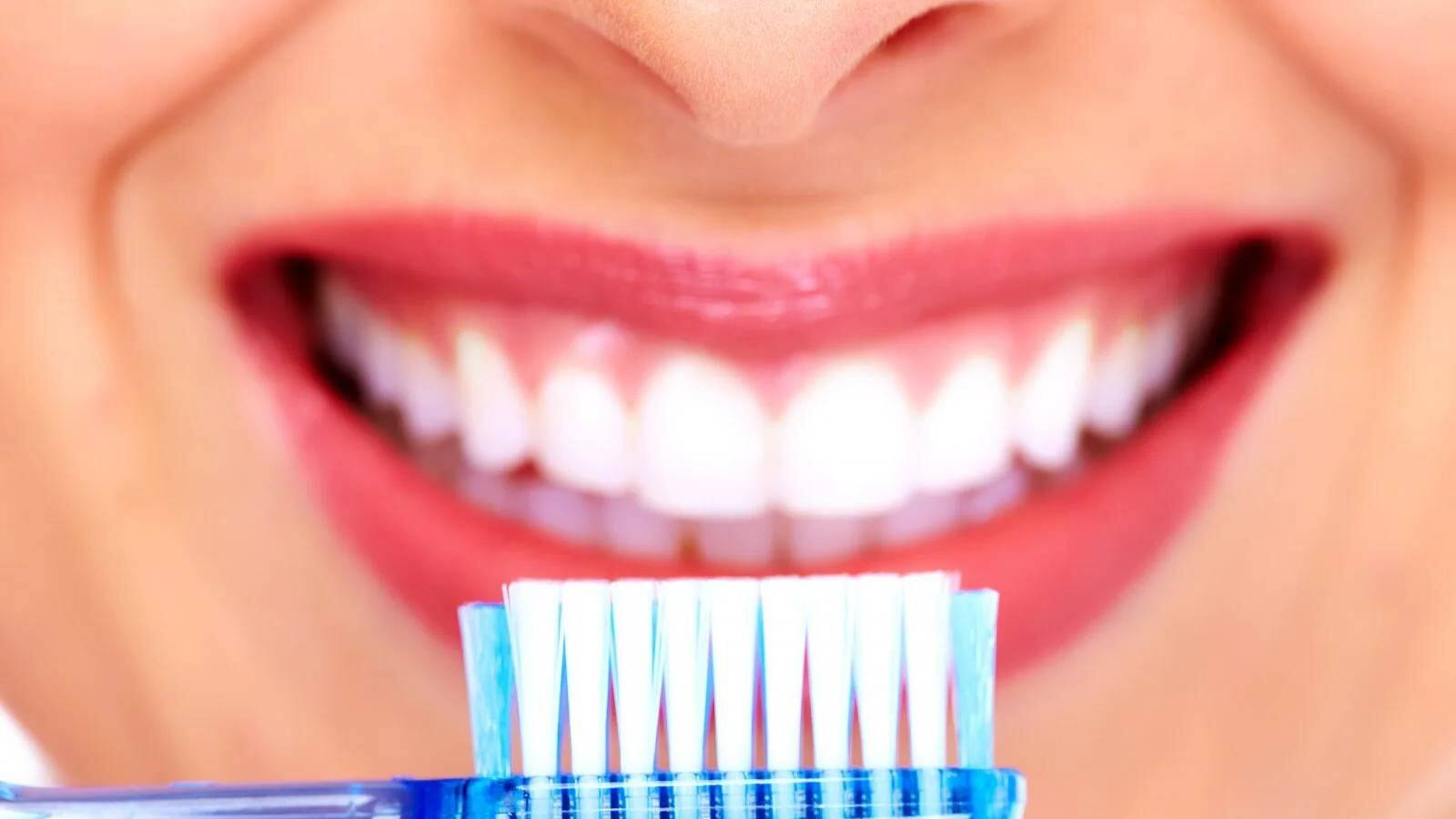 Toothbrush നിങ്ങളുടെ ടൂത്ബ്രഷ് വൃത്തിയുള്ളതാണോ? എന്നാലും കുളിമുറിയി