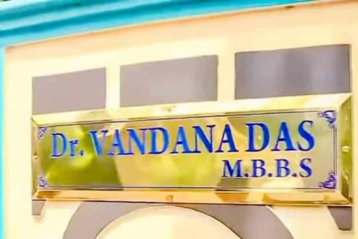 മകൾ രോഗിയുടെ ആക്രമണത്തിന് ഇരയായ വാർത്തയറിഞ്ഞ് പുലർച്ചെ തിരുവനന്തപുരത്തേക്ക് തിരിച്ച അച്ഛനും അമ്മയും ഇനി ഈ വീട്ടിലേക്ക് മടങ്ങുക വന്ദനയുടെ ചേതനയറ്റ ശരീരവുമായി