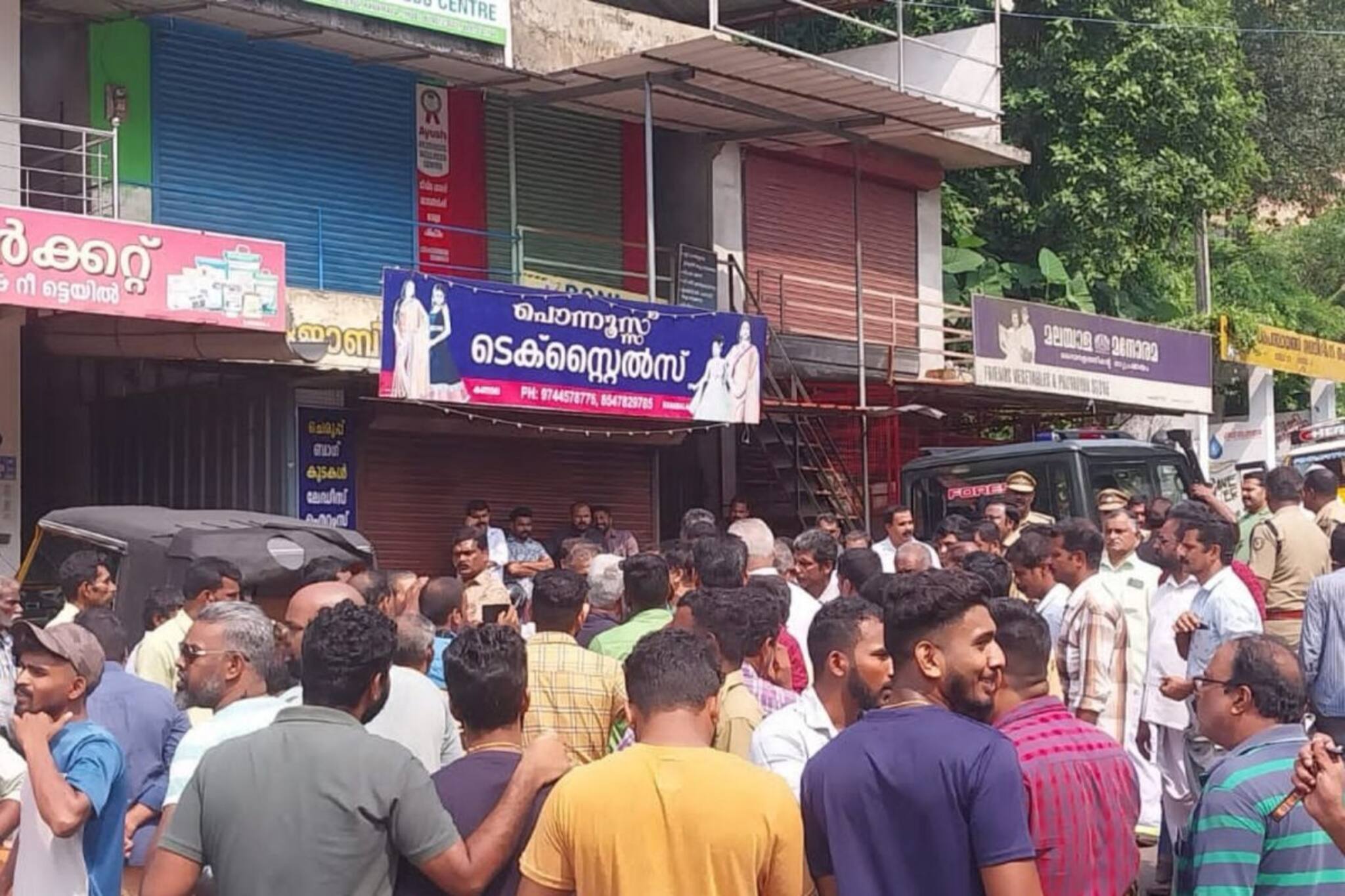 കണമലയിൽ രണ്ടു പേരേ കൊന്ന കാട്ടുപോത്ത് ആക്രമണത്തിൽ പ്രതിഷേധിച്ചവരെ  തല്ലുമെന്ന് റേഞ്ച് ഓഫീസറുടെ ഭീഷണി