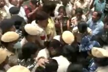 പുതിയ പാർലമെന്‍റ് മന്ദിരത്തിലേക്ക് പ്രതിഷേധമാർച്ചുമായി ഗുസ്തിതാരങ്ങൾ; സാക്ഷി മാലിക് ഉൾപ്പടെ കസ്റ്റഡിയിൽ