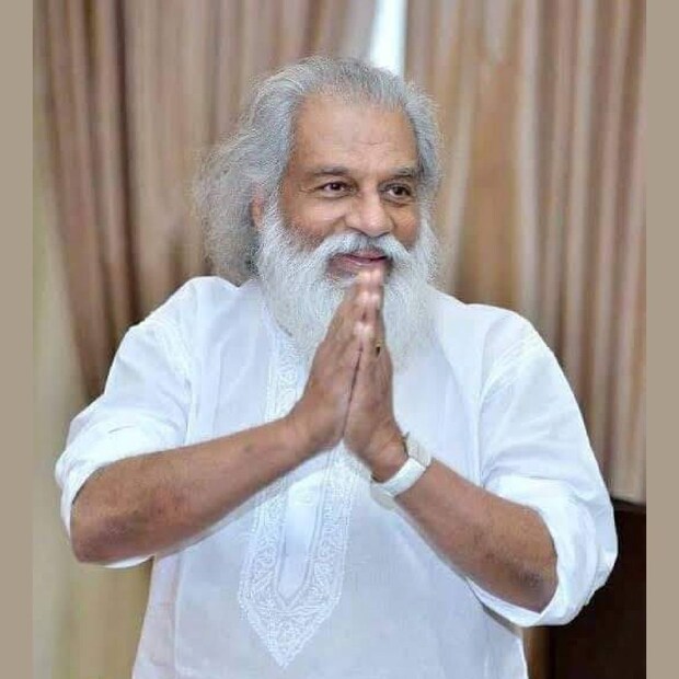  ഡാലസിലുള്ള മകന്റെ വീട്ടിൽ വിശ്രമജീവിതത്തിലാണ് യേശുദാസ്. ഗായകൻ വിജയ് യേശുദാസ് ഉൾപ്പെടെ മൂന്നു മക്കളാണ് കെ.ജെ. യേശുദാസ്, പ്രഭ ദമ്പതികൾക്കുള്ളത്. വിനോദ്, വിശാൽ എന്നിവരാണ് മറ്റു രണ്ടുപേർ