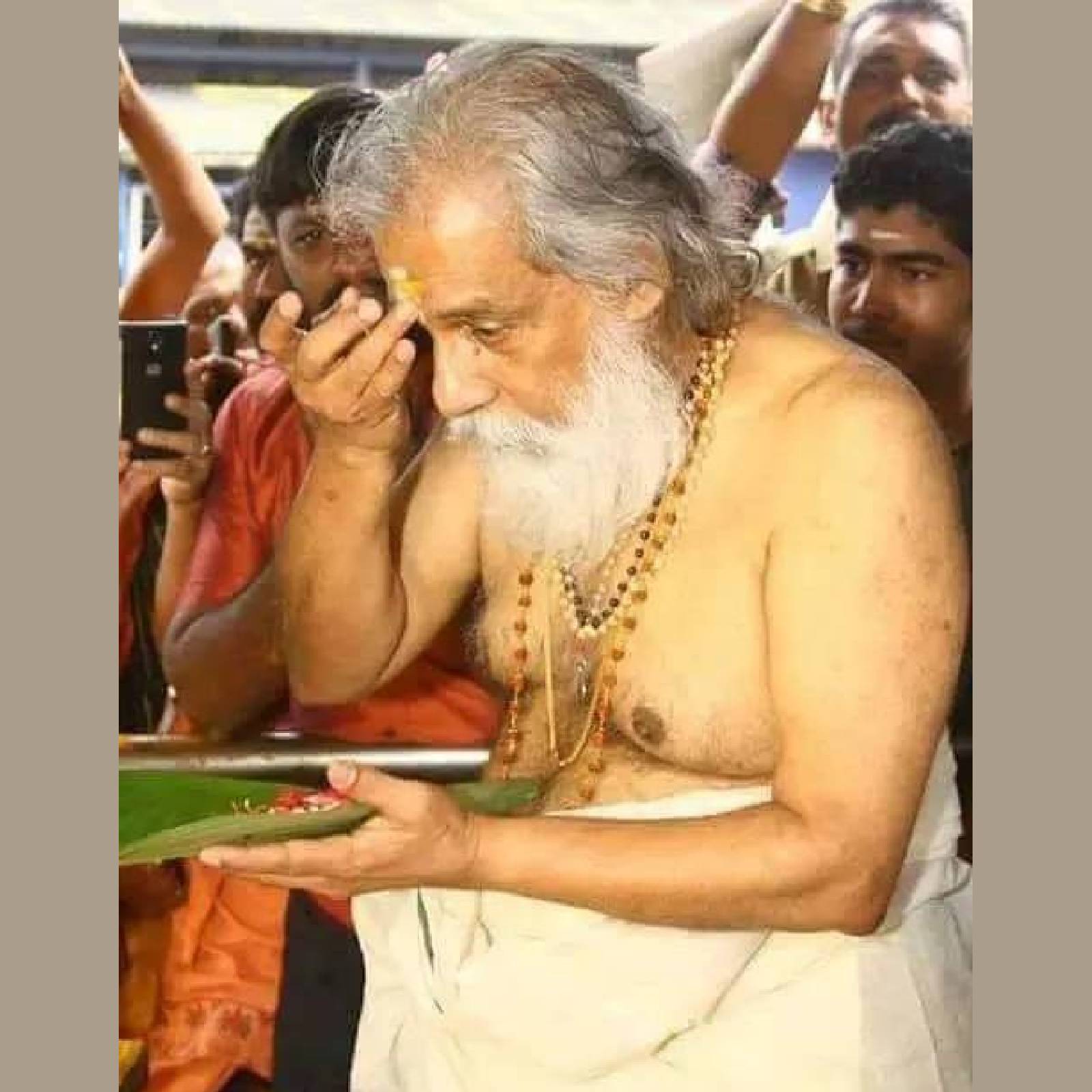  അമേരിക്കയിലെ നോർത്ത് അരിസോണയിലെ ഗ്രാൻഡ്കാനിയൻ നാഷണൽ പാർക്കിലാണ് ഈ ചിത്രം പകർത്തിയിട്ടുള്ളത്. അണ്ണാറക്കണ്ണനെ താലോലിക്കുന്ന ചിത്രമാണ് ഇത്. യേശുദാസ് സുഹൃത്തുക്കൾ ക്ക് അയച്ച വീഡിയോയിൽ നിന്നുമുള്ള ദൃശ്യമാണ് പുറത്തുവന്നത് (തുടർന്ന് വായിക്കുക)