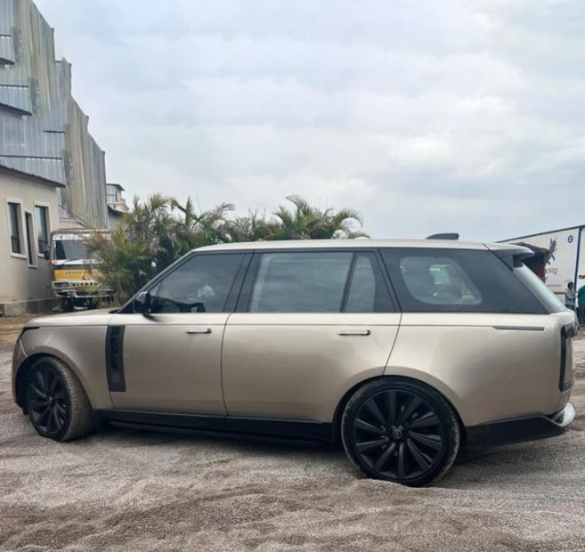 mahesh babu, mahesh babu buys new car, mahesh babu car collection, mahesh babu range rover, south actors car collection, south actors luxury car, gold range rover, golden range rover sv price, gold range rover in hyderabad, mahesh babu latest news, car, luxury car, range rover sv