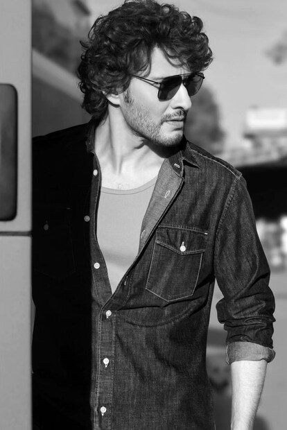 mahesh babu, mahesh babu buys new car, mahesh babu car collection, mahesh babu range rover, south actors car collection, south actors luxury car, gold range rover, golden range rover sv price, gold range rover in hyderabad, mahesh babu latest news, car, luxury car, range rover sv