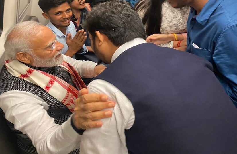 PM Narendra Modi in Delhi Metro-5